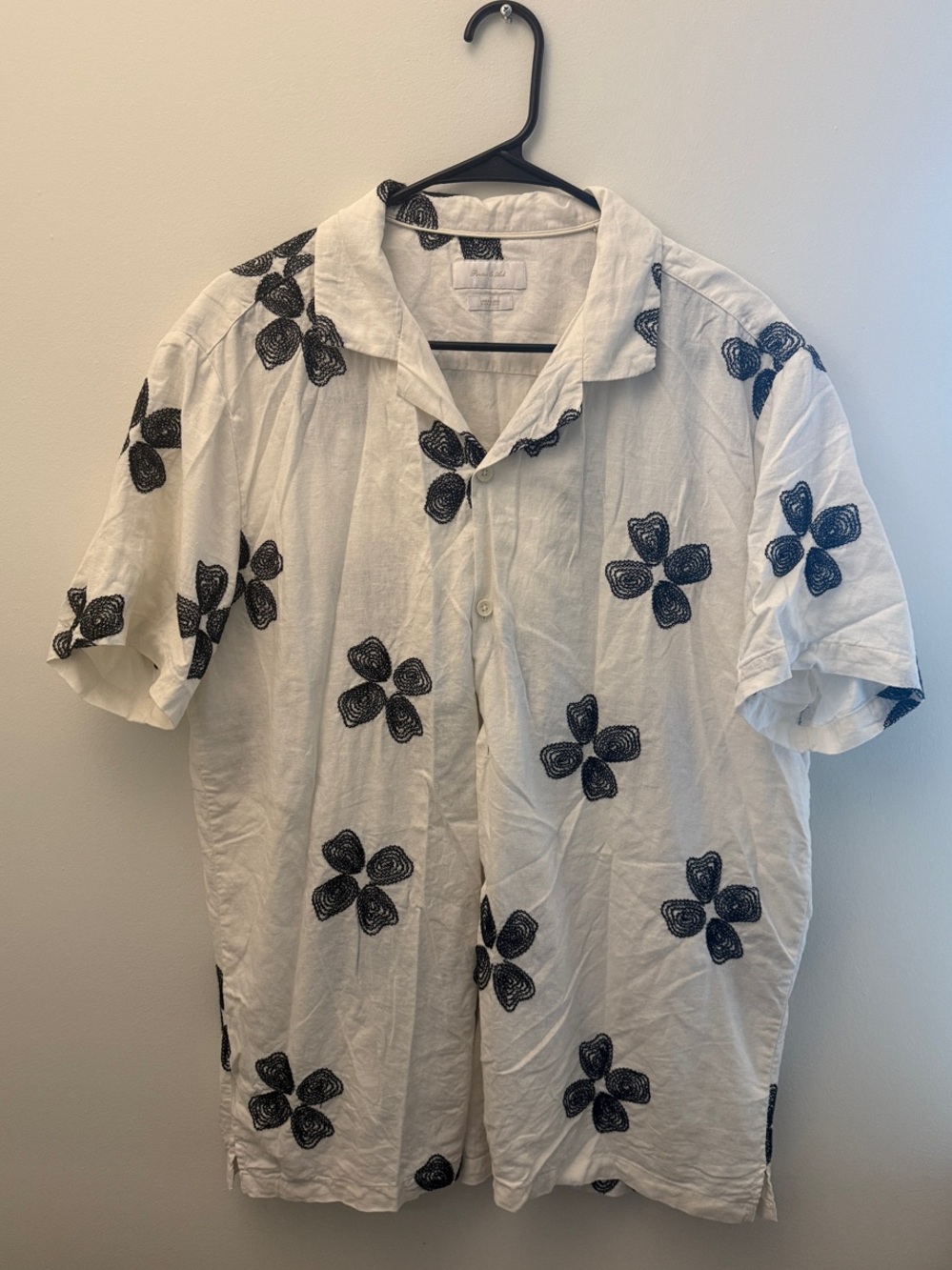 Men's Casual White Button-Down Shirt with Black Floral Motif